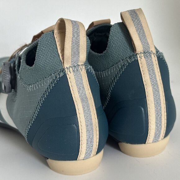 Athletic_Shoes